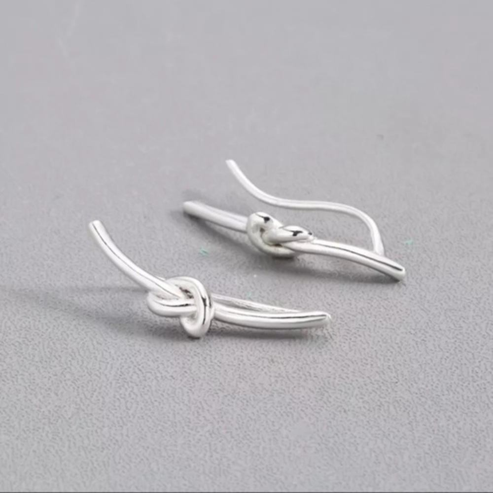 3/$30 🤍 Silver Knot Twist Earrings